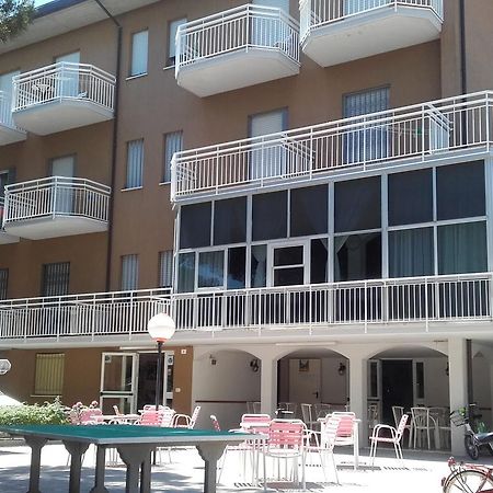 Hotel Toschi Lido di Classe Exterior photo